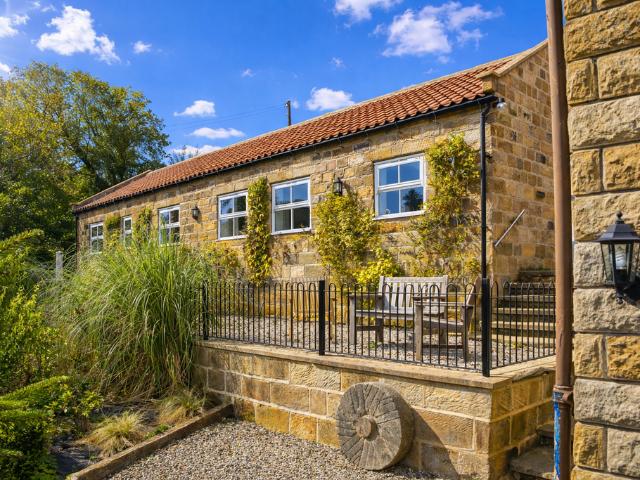 Bungalow for rent in Eskdaleside cum Ugglebarnby, North Yorkshire