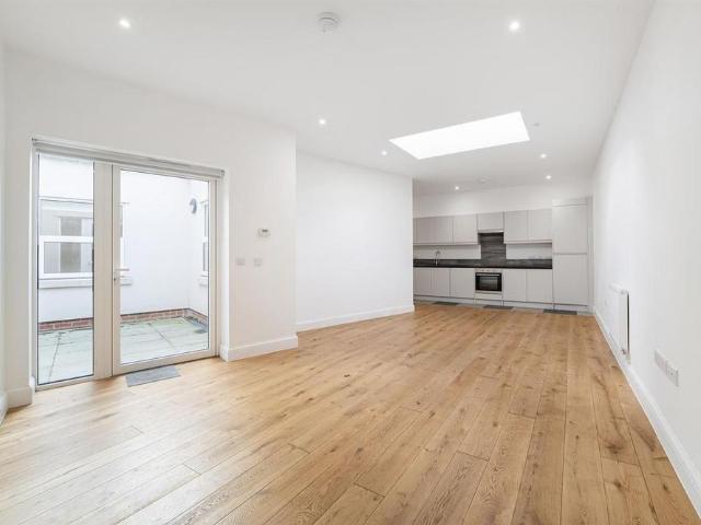 House for rent in London Borough of Ealing, Greater London
