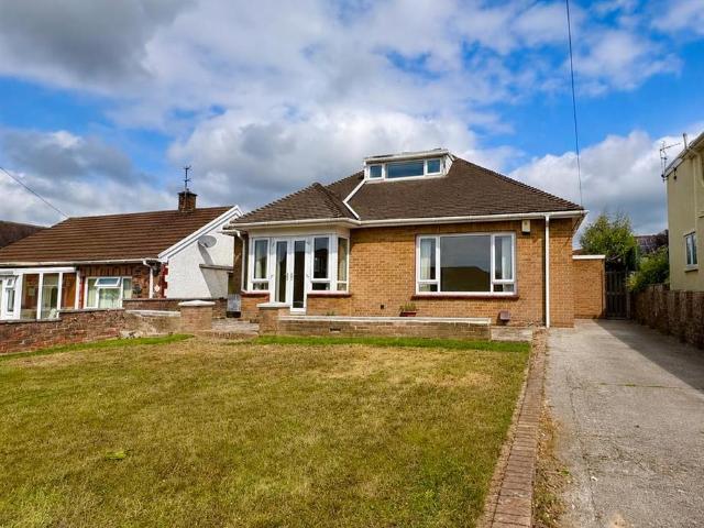 Bungalow for rent in Newcastle, Wales