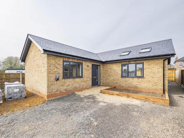 Bungalow for rent in Chelmondiston, Suffolk