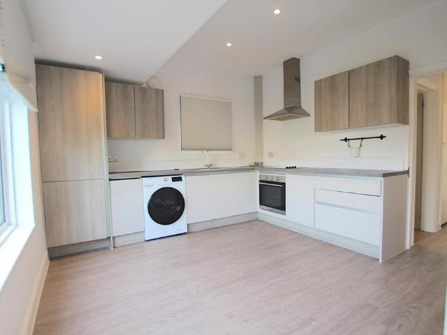 Bungalow for rent in London Borough of Enfield, Greater London