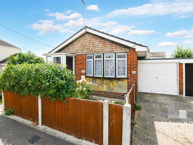 Bungalow for rent in Canvey Island