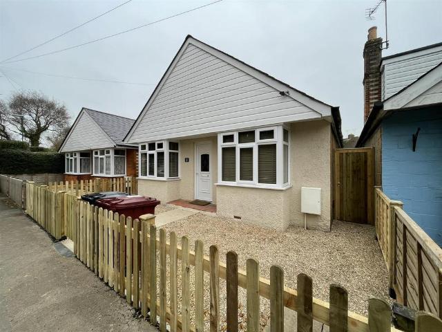 Bungalow for rent in Chichester, Littlecote