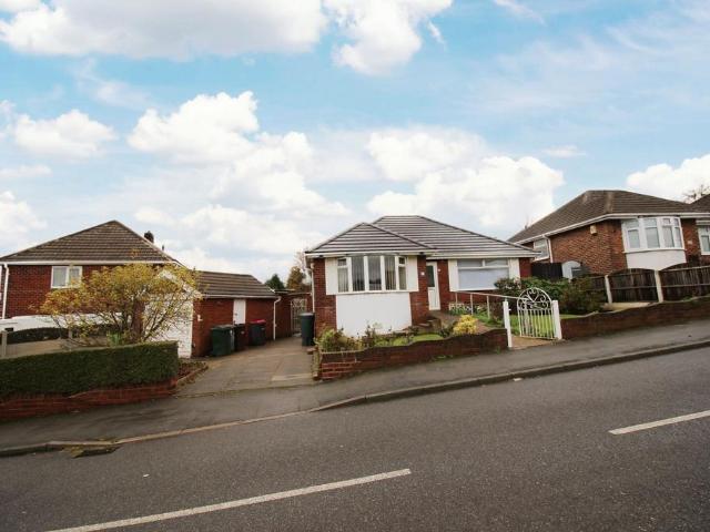 Bungalow for rent in Catcliffe, South Yorkshire
