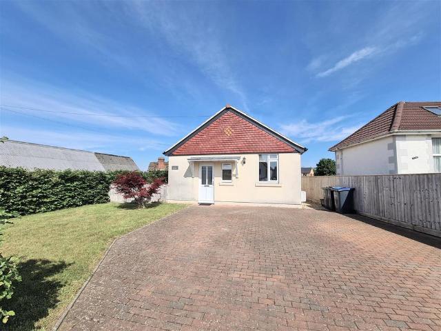 Bungalow for rent in Chippenham, Wiltshire
