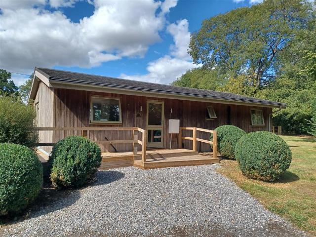 Bungalow for rent in Priest Down, Hampshire
