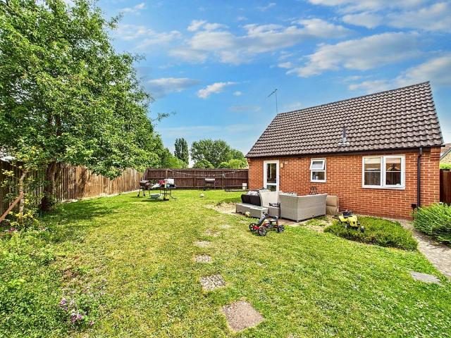 Bungalow for rent in Stanton, West Suffolk