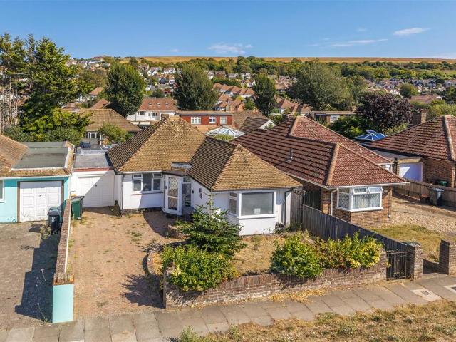 Bungalow for rent in Saltdean, Brighton & Hove