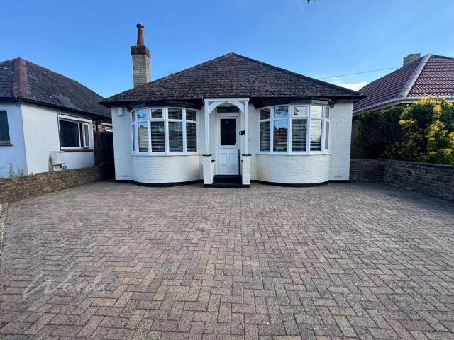 Bungalow for rent in Chilton, Acol