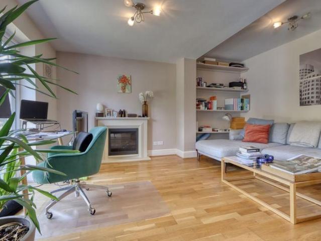 House for rent in North Bourne, Heol-las