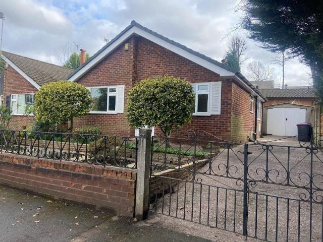Bungalow for rent in Roe Green, Salford