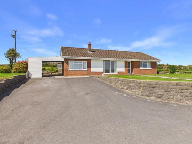 Bungalow for rent in Llangain, Wales