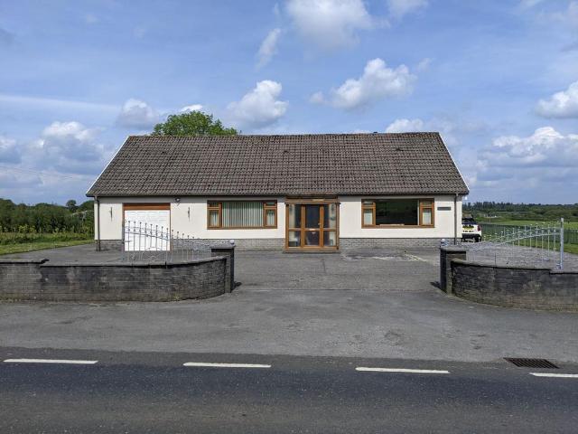Bungalow for rent in Burry Port, Wales