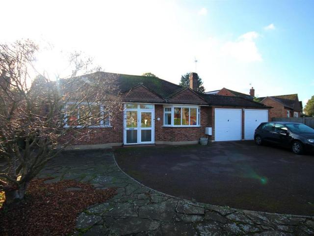 Bungalow for rent in Pachesham Park, Isle Of Man