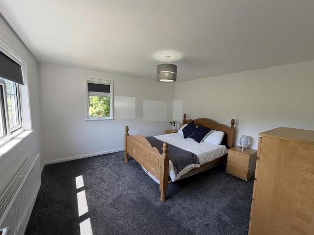 Bungalow for rent in Sandown Park, Kent