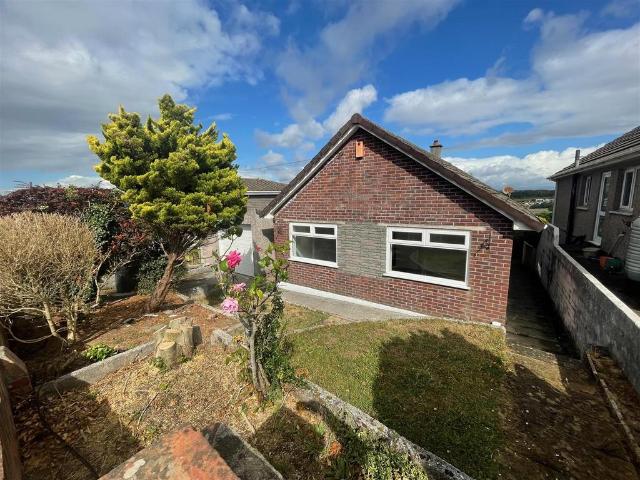 Bungalow for rent in Staddiscombe, Mount Wise