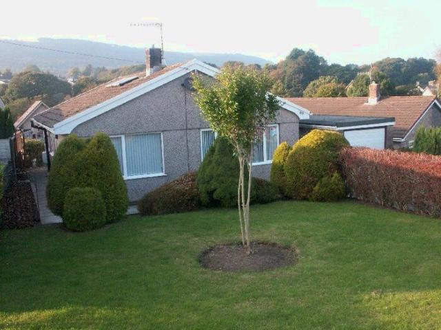 Apartment for rent in Dyffryn Clydach, Neath Abbey