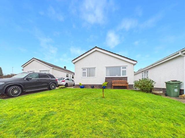 Apartment for rent in Llangynnwr, Carmarthen