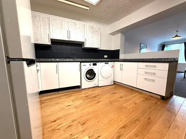 Apartment for rent in Southgate, Penparcau
