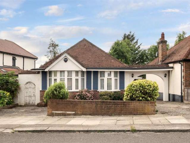Bungalow for sale in The Hale, Greater London