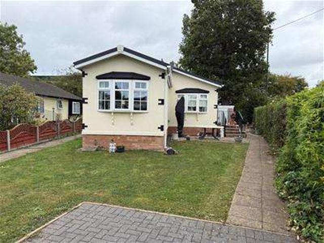 Park Home for sale in Elstree and Borehamwood, Borehamwood