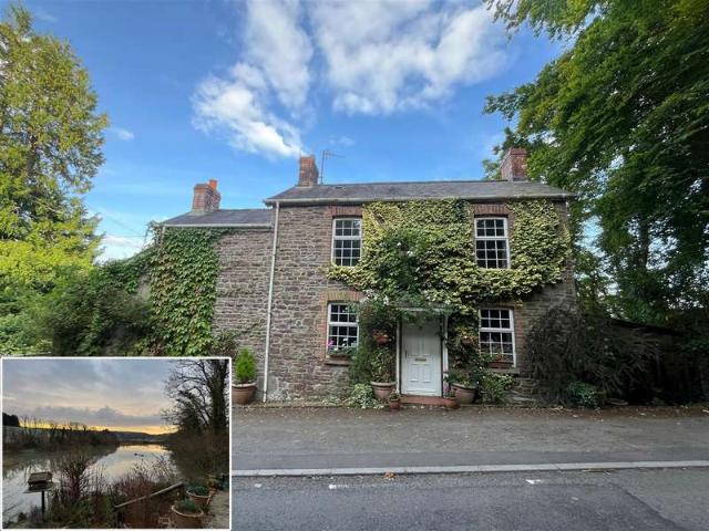 Farm for sale in Llansteffan
