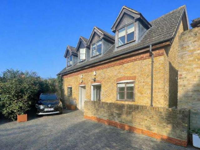 Farm for sale in Stoke Newington, Greater London