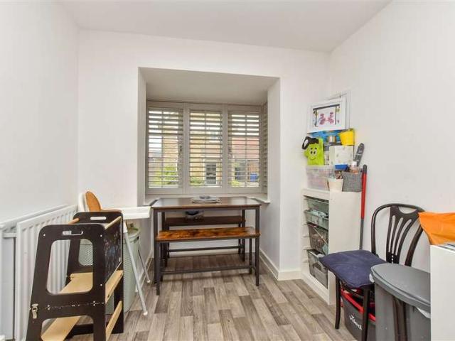 Farm for sale in Tylman Place, Oad Street