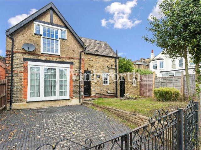 House for sale in Palmers Green, Greater London