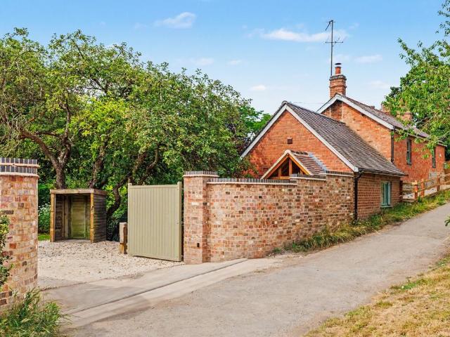 House for sale in Alderminster, Warwickshire