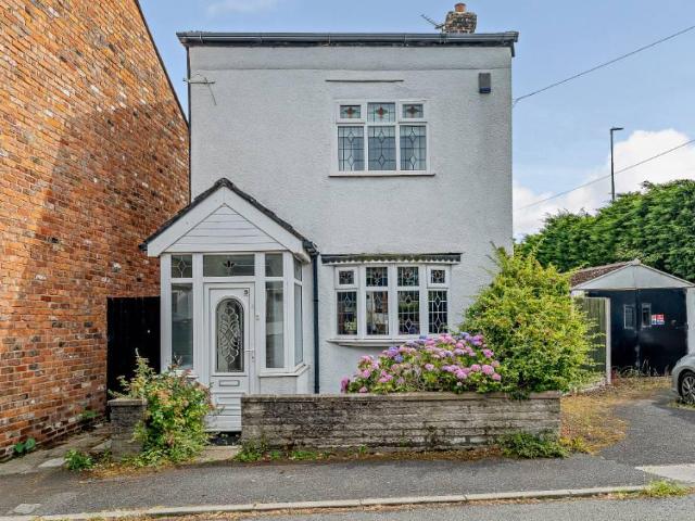 House for sale in Rossmore, Cheshire