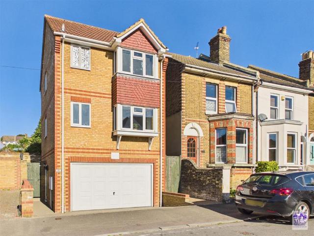 House for sale in Strood, Medway