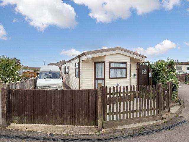 House for sale in Spring Park, Luton