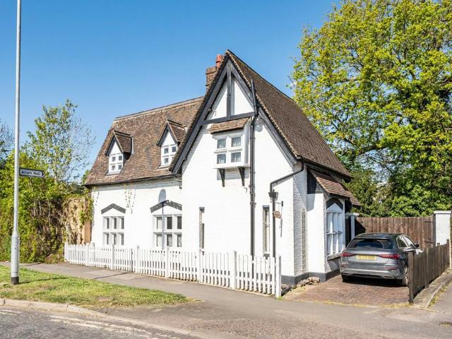 House for sale in Elstree and Borehamwood, Borehamwood