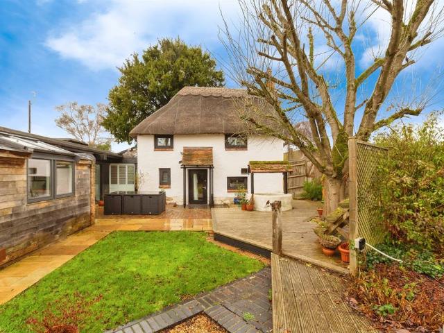 House for sale in Stone with Bishopstone and Hartwell, Stone