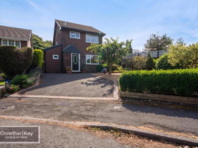 House for sale in Charlesworth, East Midlands