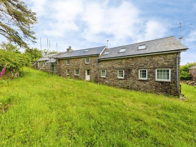 House for sale in Llangyndeyrn, Wales