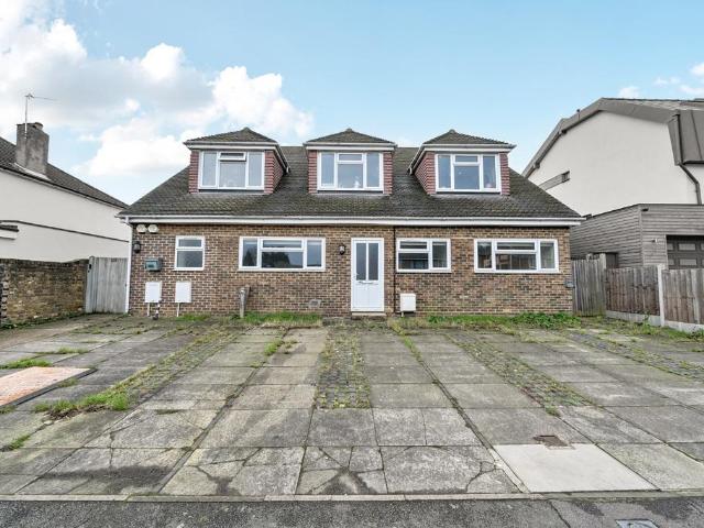 House for sale in Longlands, Greater London
