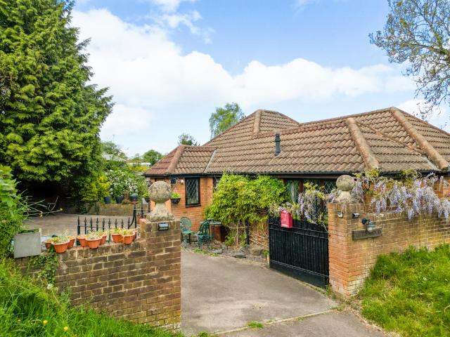 Bungalow for sale in Pouchen End, Hertfordshire