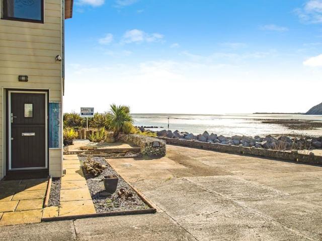 House for sale in Ferryside, Wales