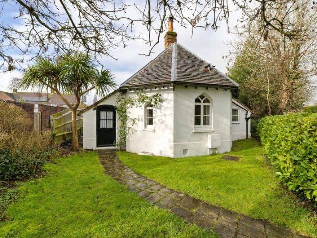 House for sale in Chichester, Littlecote