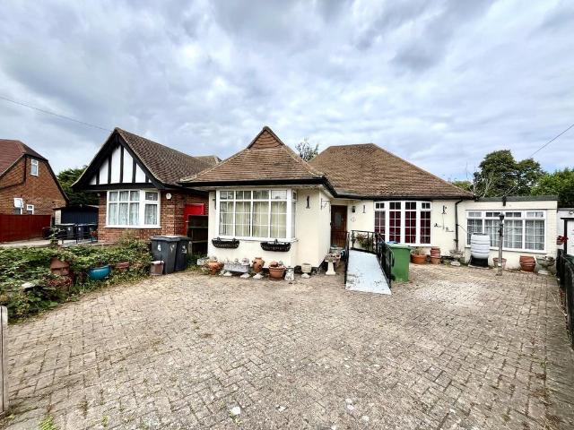 House for sale in Chessington, Hook