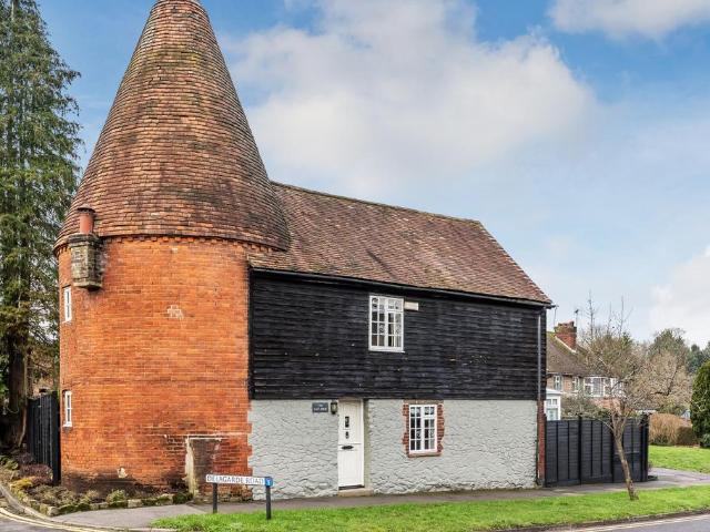 House for sale in The Butts, Kent