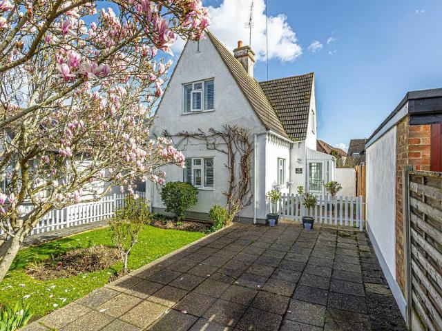 House for sale in Alton Barnes, Essex