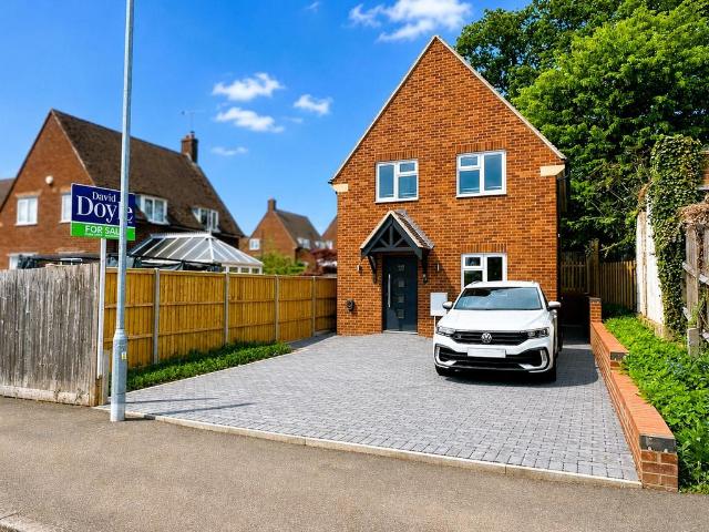 House for sale in Bennetts End, Pouchen End