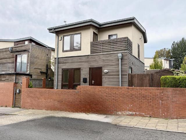House for sale in Ledston, West Yorkshire