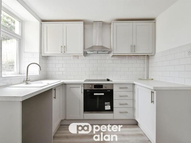 House for sale in Troed-y-rhiw