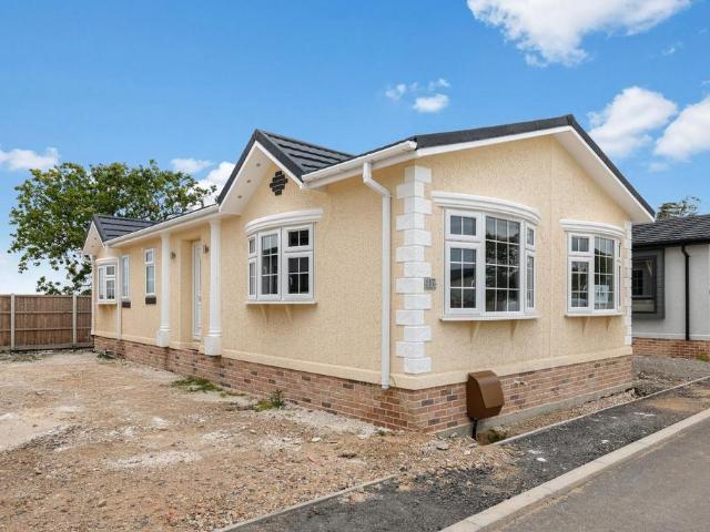 Park Home for sale in Dale Hill, Essex