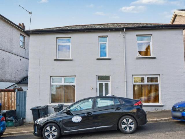 House for sale in Troed-y-rhiw, Troedyrhiw