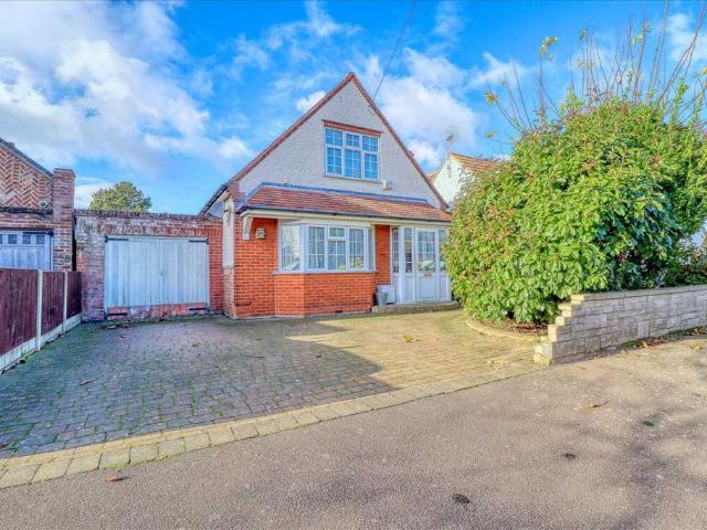 House for sale in Frinton and Walton, Dale Hill